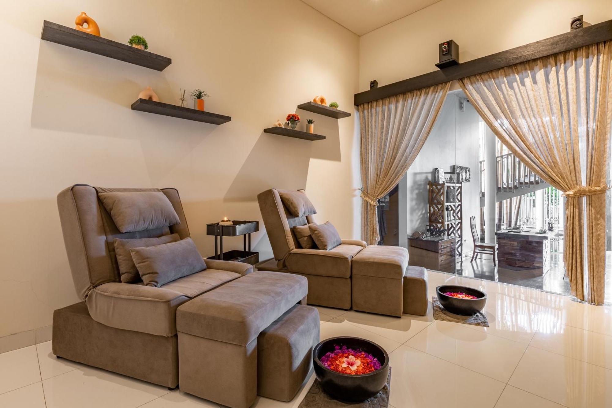 Villa Theanna And