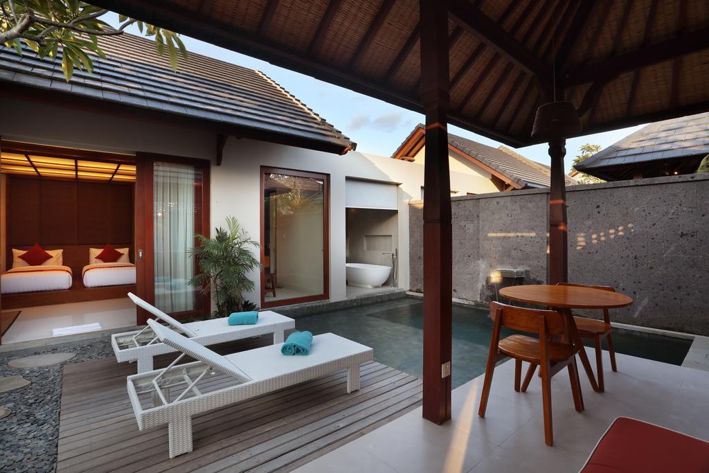 Theanna And Villa *